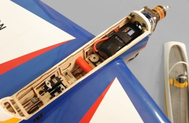 PH054 Phoenix TYPHOON 1,5m F3A-Retro